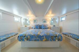1958 Trumpy Fantail Houseboat thumbnail 10