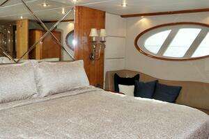 2007 Lazzara Yachts 74 Motor Yacht thumbnail 41