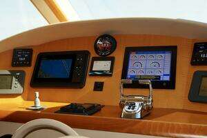 2007 Lazzara Yachts 74 Motor Yacht thumbnail 30