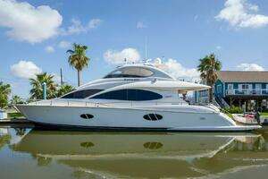 2007 Lazzara Yachts 74 Motor Yacht thumbnail 1