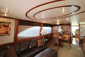 2007 Lazzara Yachts 74 Motor Yacht thumbnail 12