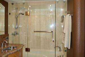 2007 Lazzara Yachts 74 Motor Yacht thumbnail 46