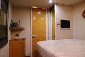 2007 Lazzara Yachts 74 Motor Yacht thumbnail 65