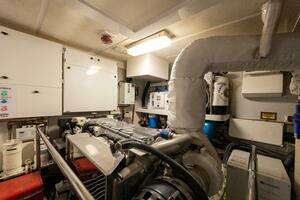 2007 Lazzara Yachts 74 Motor Yacht thumbnail 102