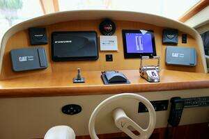 2007 Lazzara Yachts 74 Motor Yacht thumbnail 29