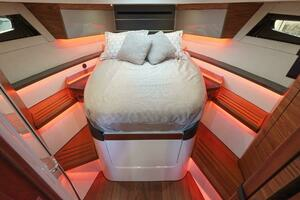 2021 Boston Whaler 405 Conquest thumbnail 35