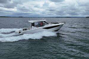 2021 Boston Whaler 405 Conquest thumbnail 13
