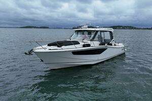 2021 Boston Whaler 405 Conquest thumbnail 9