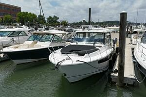 2021 Boston Whaler 405 Conquest thumbnail 17