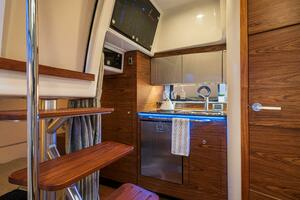 2021 Boston Whaler 405 Conquest thumbnail 34