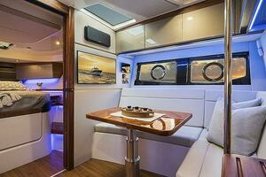 2021 Boston Whaler 405 Conquest thumbnail 33