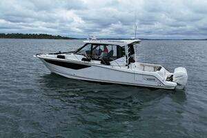 2021 Boston Whaler 405 Conquest thumbnail 8