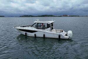 2021 Boston Whaler 405 Conquest thumbnail 5