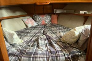 1988 CHB 46 Motor Yacht thumbnail 9