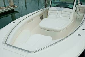 2014 Boston Whaler 370 Outrage thumbnail 4