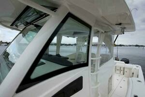 2014 Boston Whaler 370 Outrage thumbnail 9