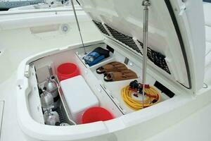 2014 Boston Whaler 370 Outrage thumbnail 5