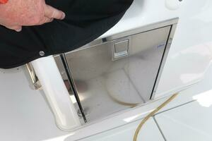 2014 Boston Whaler 370 Outrage thumbnail 30