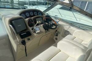 2003 Sea Ray 340 Sundancer thumbnail 19