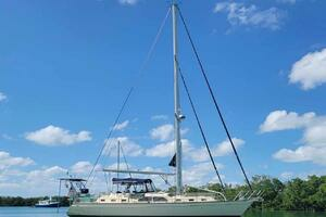 2005 Island Packet 485 thumbnail 1