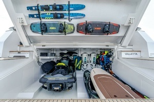 2023 Ferretti Yachts Ferretti 1000 thumbnail 14