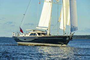 CABOCHON 2004 Ta Chiao Bro Fontaine 92 Yacht For Sale in Newport RI