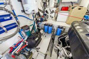 2013 Marquis 63 Sport Yacht thumbnail 81