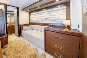 2013 Marquis 63 Sport Yacht thumbnail 46