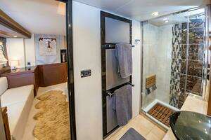 2013 Marquis 63 Sport Yacht thumbnail 48