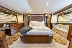 2013 Marquis 63 Sport Yacht thumbnail 43
