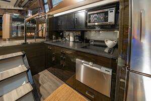 2013 Marquis 63 Sport Yacht thumbnail 37