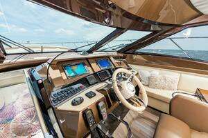 2013 Marquis 63 Sport Yacht thumbnail 35