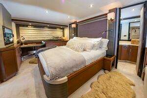 2013 Marquis 63 Sport Yacht thumbnail 42