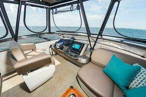 2013 Marquis 63 Sport Yacht thumbnail 14