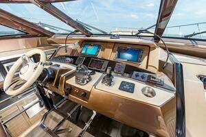 2013 Marquis 63 Sport Yacht thumbnail 34