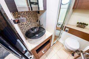 2013 Marquis 63 Sport Yacht thumbnail 67