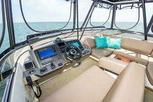 2013 Marquis 63 Sport Yacht thumbnail 10