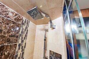 2013 Marquis 63 Sport Yacht thumbnail 52
