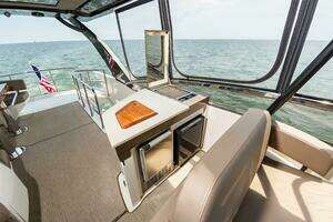 2013 Marquis 63 Sport Yacht thumbnail 15