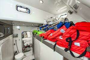 2013 Marquis 63 Sport Yacht thumbnail 86