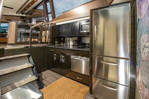 2013 Marquis 63 Sport Yacht thumbnail 38
