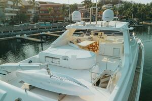 2007 Ferretti Yachts 881 thumbnail 5