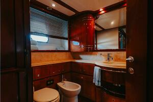 2007 Ferretti Yachts 881 thumbnail 21