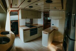 2007 Ferretti Yachts 881 thumbnail 16
