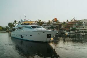 2007 Ferretti Yachts 881 thumbnail 1