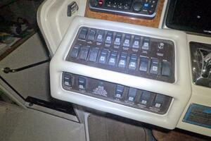 1995 Sea Ray 400 Express thumbnail 19