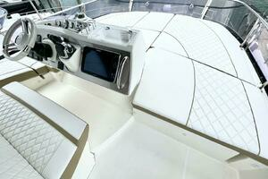 2013 Prestige 620 thumbnail 33
