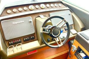 2013 Prestige 620 thumbnail 11