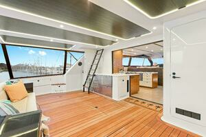 2021 Valder Yachts Power Cat thumbnail 7