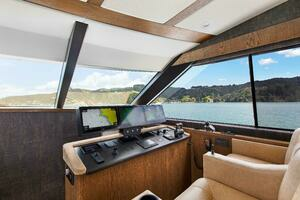 2021 Valder Yachts Power Cat thumbnail 14